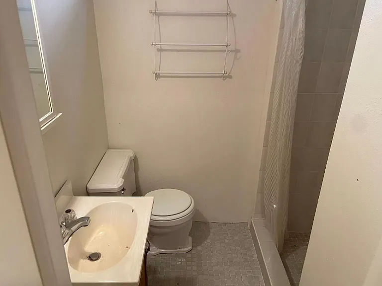 420 W 3rd Ave — Photo 13