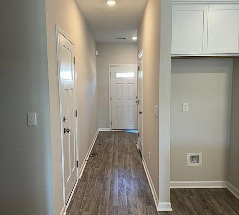2nd image of 150 Willow Bay Dr