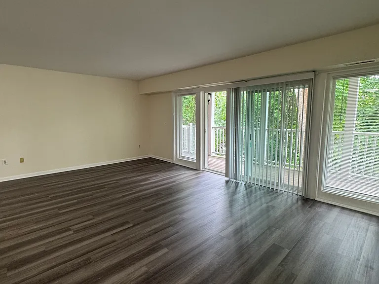 18 Westgate Dr — Photo 5