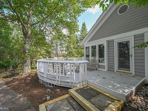 5th image of 209 Black Angus Dr