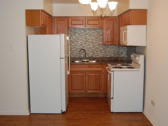 3rd image of 7232 Randolph St APT 404