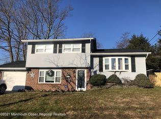 4 Dartmouth Dr, Jackson, NJ 08527