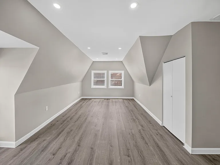 467-469 Summer Ave #3 — Photo 7