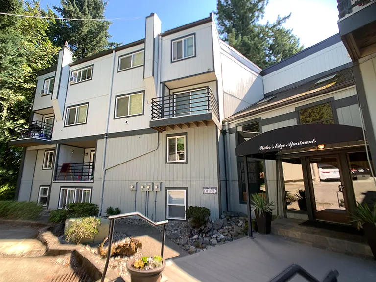 Water's Edge Apartments — Photo 10