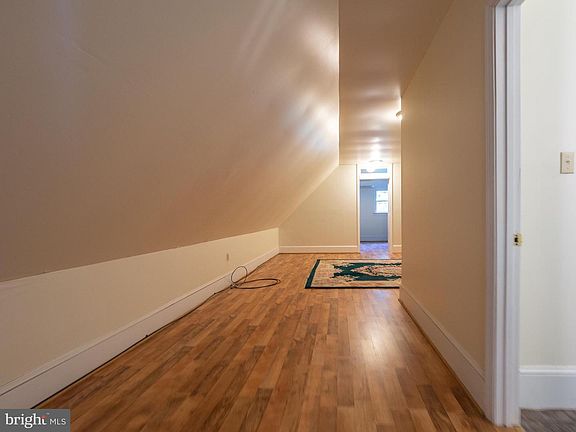 4th image of 310 E Piedmont St #201