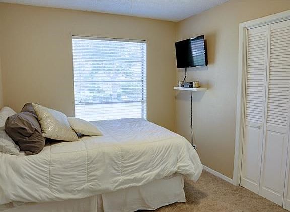 ~2nd Guest Bedroom Has Fresh Paint & Newly Installed Carpet~
