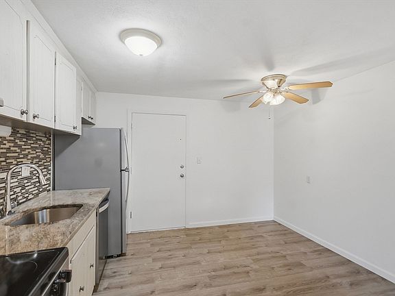 4th image of 924 Main St APT 12