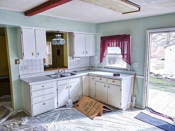 3rd image of 3556 Avon Lake Rd