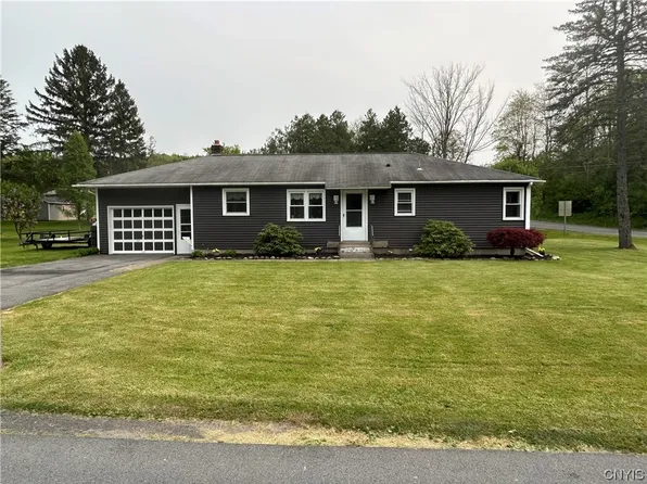 2782 E Rude St, Weedsport, NY 13166