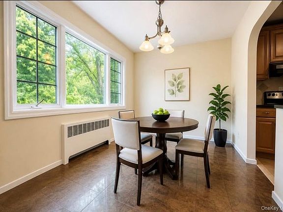 3rd image of 21 Gary Rd