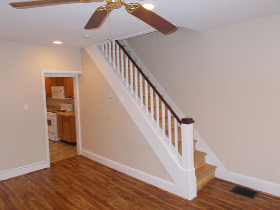 2nd image of 913 Linden St