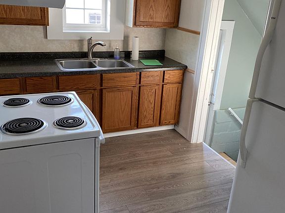 3rd image of 900 Stanley Ave #1&2