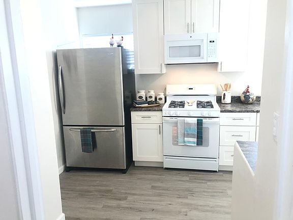 3rd image of 2305 Meade Ave
