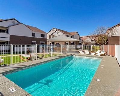 5th image of 36 E Vaughn Ave #11153659