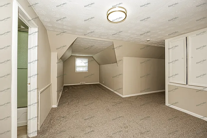 1008 Woodview Rd — Photo 9