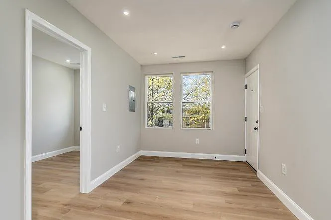 3 bed, 800 sqft, $2,900 — Photo 2