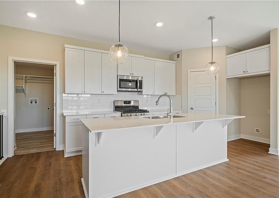 412 Woodview Dr, Raymore, MO 64083 Zillow