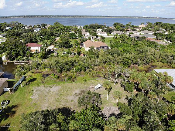 4th image of 1935 S Banana River Dr