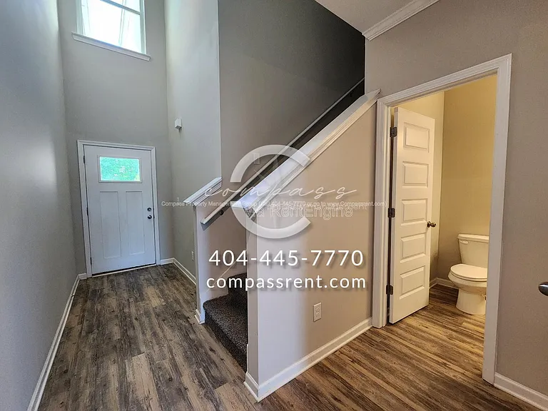 228 Lyndon Way NW — Photo 3