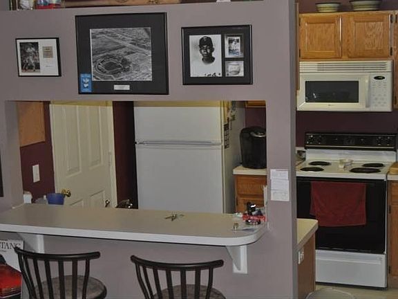 A nice eat in kitchen