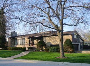 6857 N Concord Ln, Niles, IL 60714