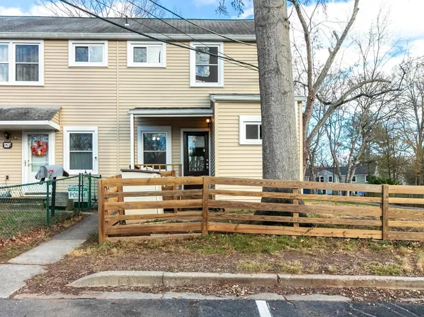12 Hillside Rd, Greenbelt, MD 20770
