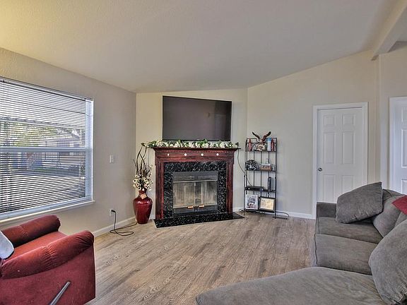 5th image of 808 Spindrift St