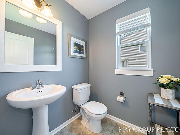 4th image of 5635 Beyhill Dr NE