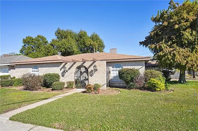 2 Schill Ave — Photo 2