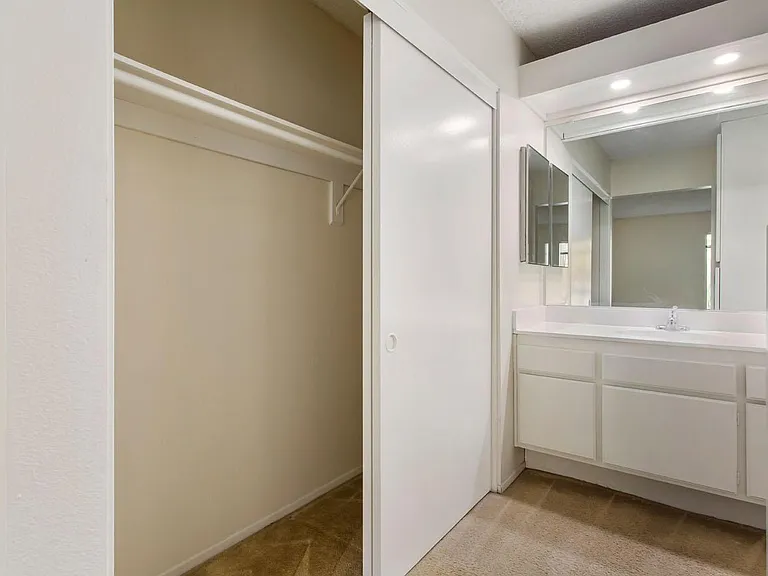 1130 E Alosta Ave — Photo 24