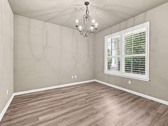 2nd image of 2409 Dovetail St