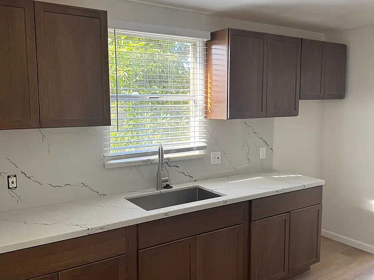 5511 Genoa St — Photo 1