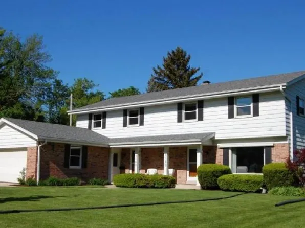 1140 N 116th St, Wauwatosa, WI 53226