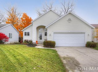 642 Clover Ridge Ave NW, Grand Rapids, MI 49504