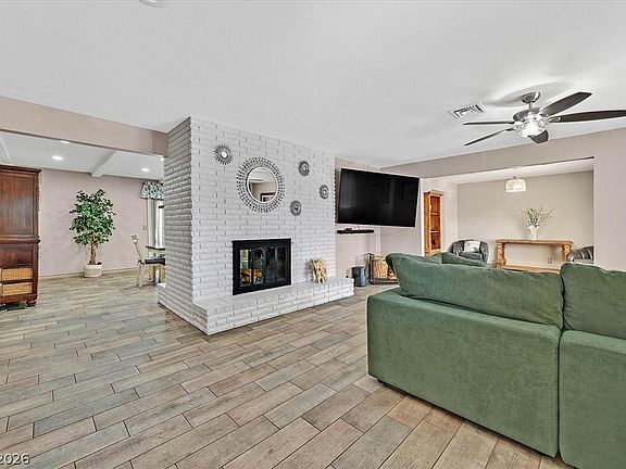 3rd image of 6824 Adobe Ct