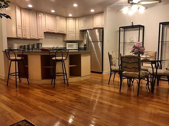 4th image of 7927 Woodridge Dr #211