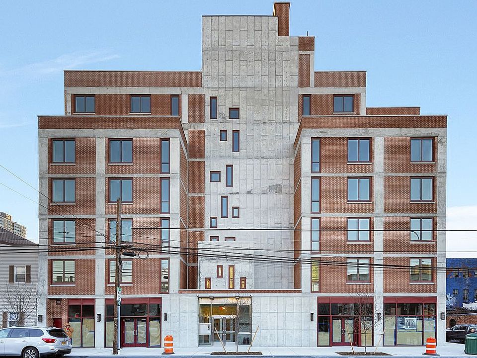 1st image of 4604 Vernon Blvd #3D