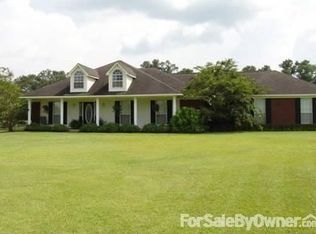 148 Maplewood Dr, Atmore, AL 36502