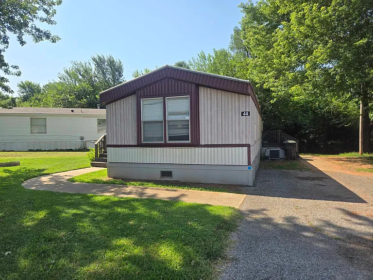 Village Oaks — Photo 15