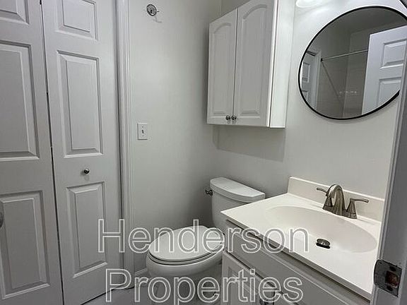 5th image of 607 Queens Rd APT D