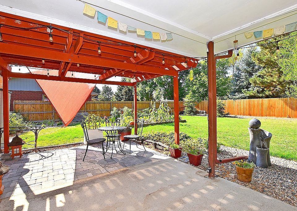 Huge patio and pergola