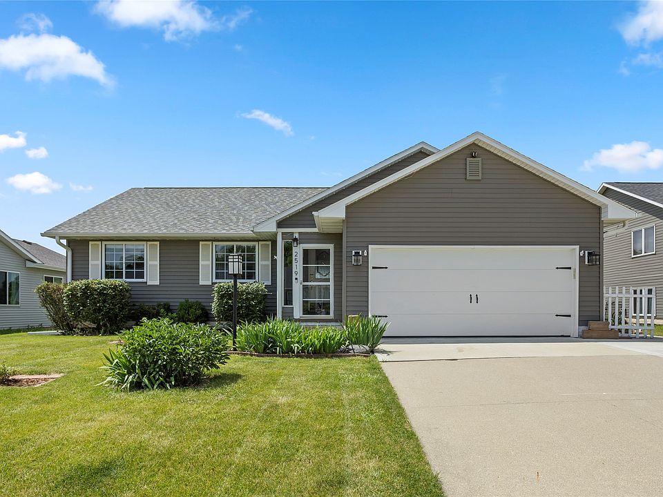 1st image of 2519 Grand River Dr
