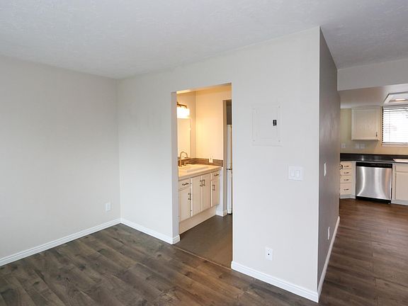 3rd image of 480 N Wall St APT A102
