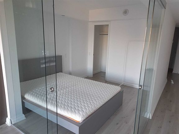 5th image of 155 Yorkville Ave #720