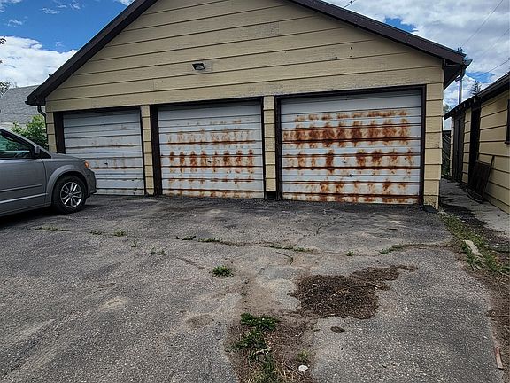 2nd image of 302 S Wisconsin St