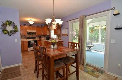 3rd image of 818 Copperfield Dr S