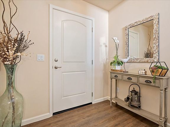 5th image of 107 Greve Pl
