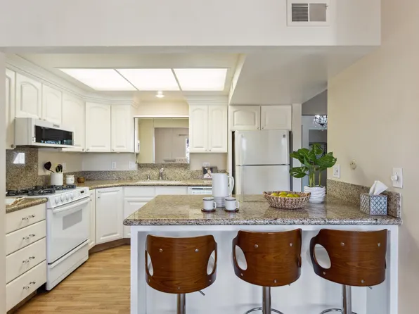 1301 Canyonwood Ct APT 8, Walnut Creek, CA 94595