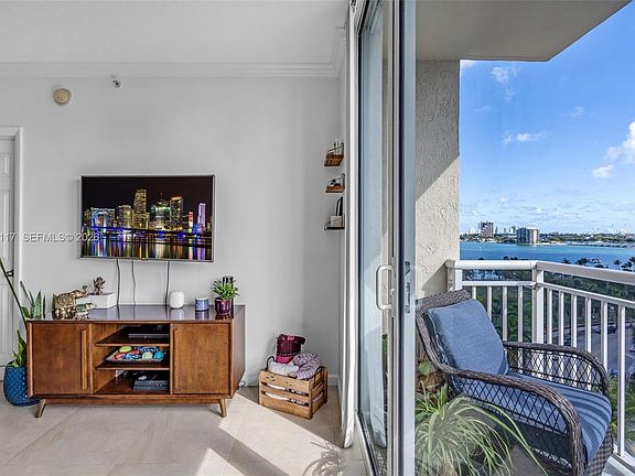 3rd image of 2000 N Bayshore Dr APT 909
