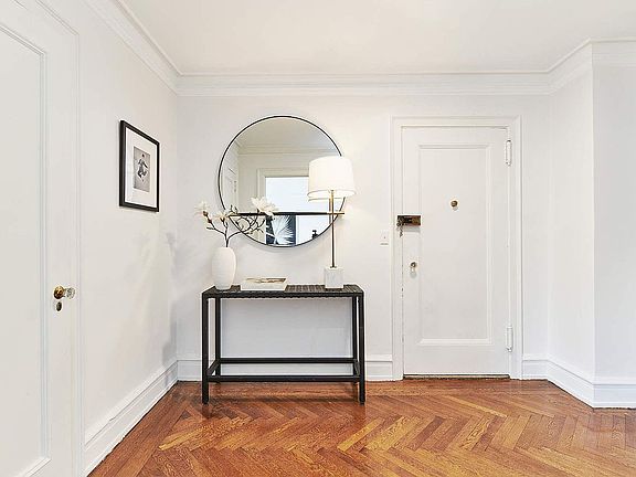 4th image of 1050 Park Ave #12D
